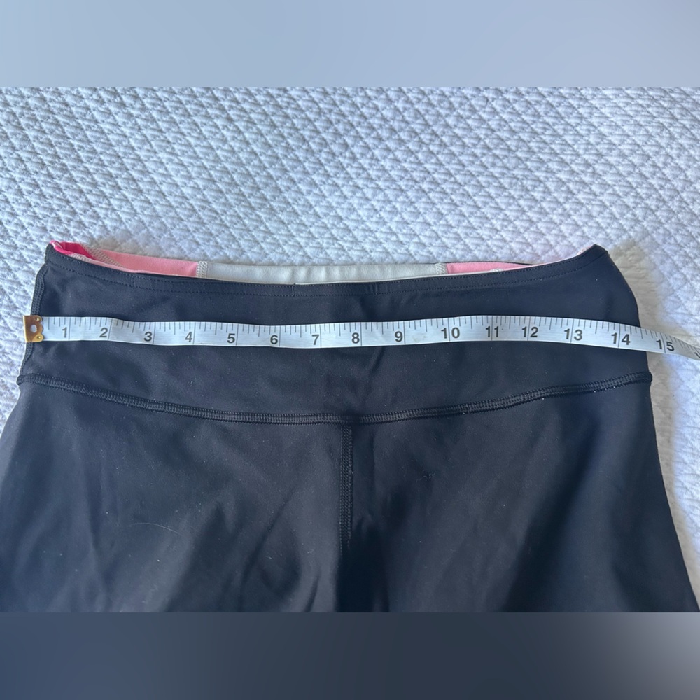 Lululemon Reverse Groove Short - Picture 7 of 7